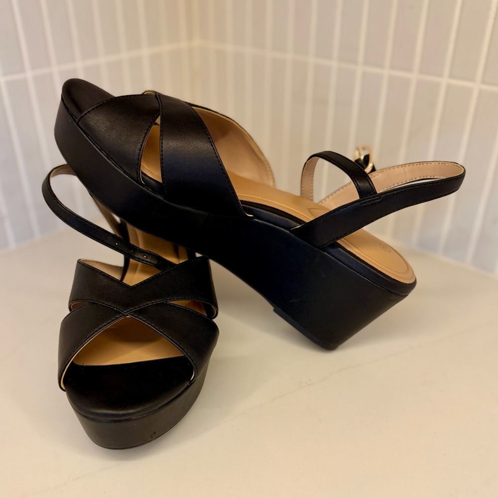 Giani Bernini Women's Jayleen Black Wedge  Sandals. NEW! Size 8